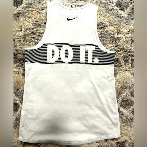 Nike Tops - Woman’s Nike drift tank top